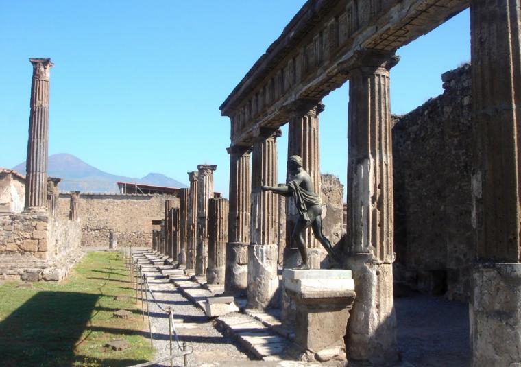 Pompeii columns  apollo