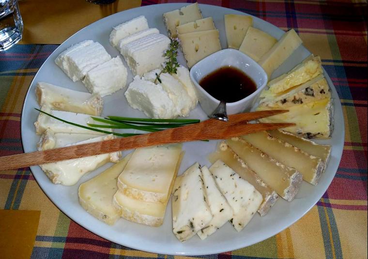 Cheese plate como walk