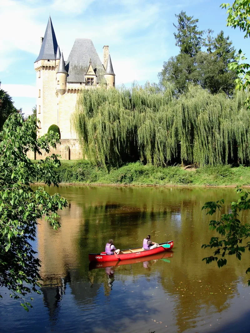 Canoe by St Leon